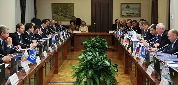 Главный вопрос - подготовка кадров для промышленности и их закрепление на производстве Главный вопрос - подготовка кадров для промышленности и их закрепление на производстве