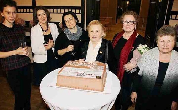 «Баскин Роббинс» поздравил артистов МХТ им. Чехова со 116 днем рождения «Баскин Роббинс» поздравил артистов МХТ им. Чехова со 116 днем рождения