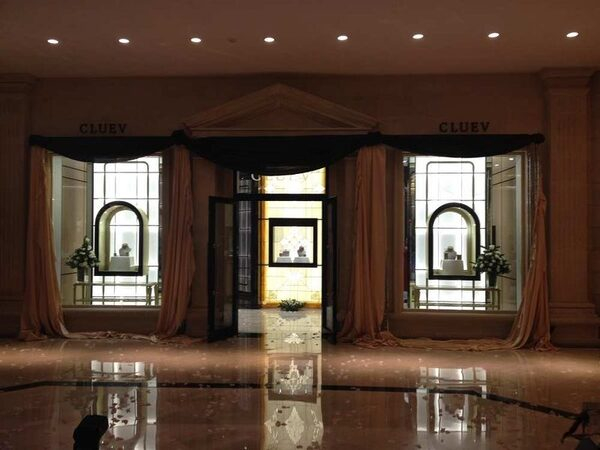 Новый ювелирный магазин CLUEV открылся в Крокус Сити Молл Новый ювелирный магазин CLUEV открылся в Крокус Сити Молл