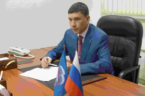 Школы и библиотеки Ленинского района Нижнего Новгорода получили уникальный подарок от депутата Евгения Кузьмина на Новый год Школы и библиотеки Ленинского района Нижнего Новгорода получили уникальный подарок от депутата Евгения Кузьмина на Новый год