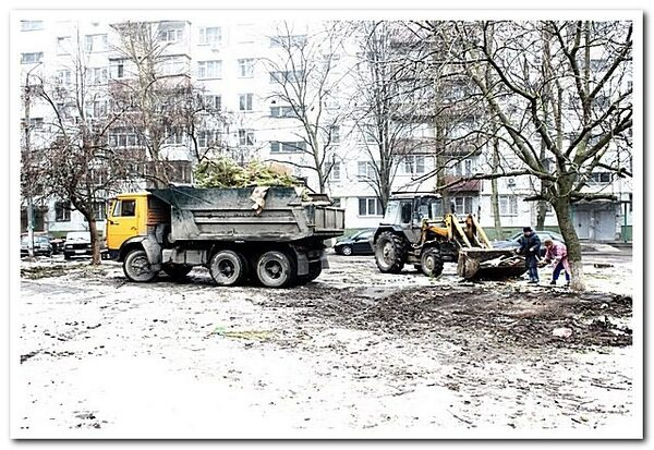Жильцы и УК Медведь вывезли два «Камаза» мусора с муниципальной земли Жильцы и УК Медведь вывезли два «Камаза» мусора с муниципальной земли