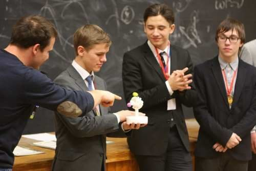 Сибирский турнир юных физиков пройдет в НГУ Сибирский турнир юных физиков пройдет в НГУ