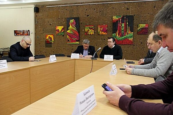 Как соблюсти интересы населения, если 40 глав изберут без него? Как соблюсти интересы населения, если 40 глав изберут без него?