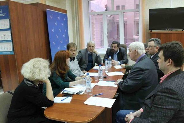На круглом столе ОНФ обсудили возможность трехстороннего соглашения о неповышении цен на аптечные лекарства На круглом столе ОНФ обсудили возможность трехстороннего соглашения о неповышении цен на аптечные лекарства