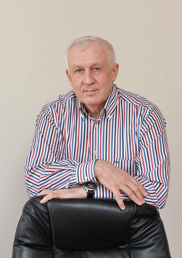 Технический директор ОАО «АПЗ» Виктор Сивов: «Жизнь хороша на каждом витке…» Технический директор ОАО «АПЗ» Виктор Сивов: «Жизнь хороша на каждом витке…»