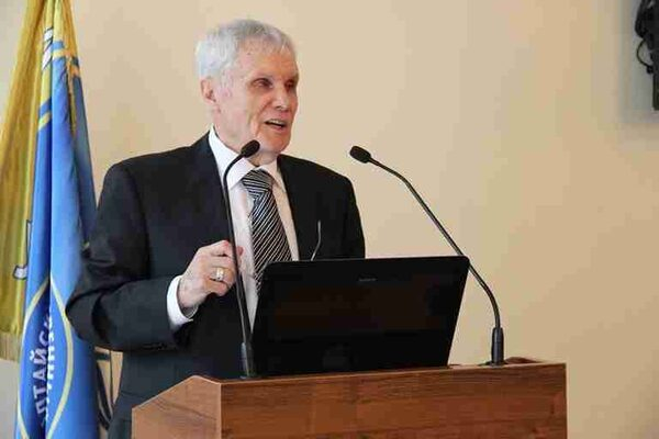 Коммуникативные проблемы современного мира обсудили на международном семинаре в АлтГУ Коммуникативные проблемы современного мира обсудили на международном семинаре в АлтГУ