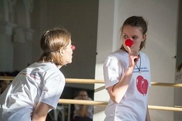 АлтГУ организует на базе Детского туберкулезного санатория акцию «Доктор Клоун - Лечим смехом!» АлтГУ организует на базе Детского туберкулезного санатория акцию «Доктор Клоун - Лечим смехом!»