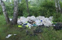 В Каширском районе обнаружена свалка спецодежды В Каширском районе обнаружена свалка спецодежды