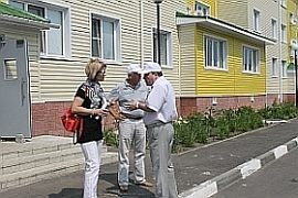 Активисты ОНФ выявили недоделки в домах для переселенцев из аварийного жилья в Старом Осколе и Губкине Активисты ОНФ выявили недоделки в домах для переселенцев из аварийного жилья в Старом Осколе и Губкине