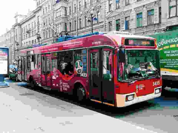 На улицы Петербурга вышли троллейбусы с символикой FIFA На улицы Петербурга вышли троллейбусы с символикой FIFA