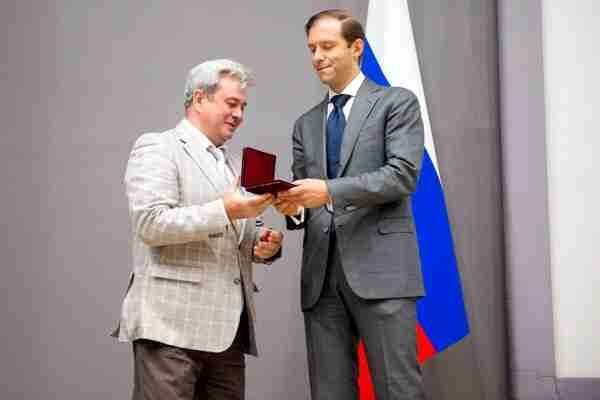 Специалист «Швабе» удостоен звания «Заслуженный машиностроитель» Специалист «Швабе» удостоен звания «Заслуженный машиностроитель»