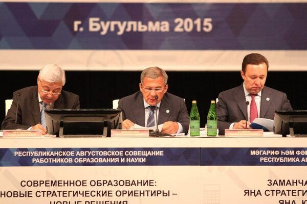 КФУ - один из трех крупнейших центров России по подготовке учительских кадров КФУ - один из трех крупнейших центров России по подготовке учительских кадров