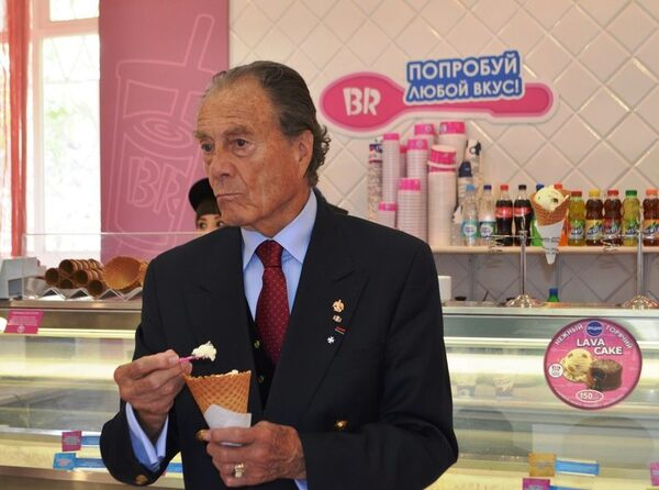 Граф Петр Шереметев посетил павильон «Мороженое» на ВДНХ Граф Петр Шереметев посетил павильон «Мороженое» на ВДНХ