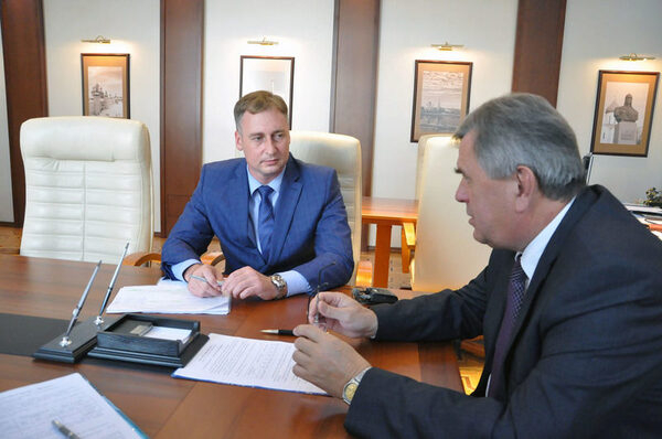 Руководство Ярэнерго и губернатор Ярославской области Сергей Ястребов обсудили перспективы двустороннего сотрудничества Руководство Ярэнерго и губернатор Ярославской области Сергей Ястребов обсудили перспективы двустороннего сотрудничества