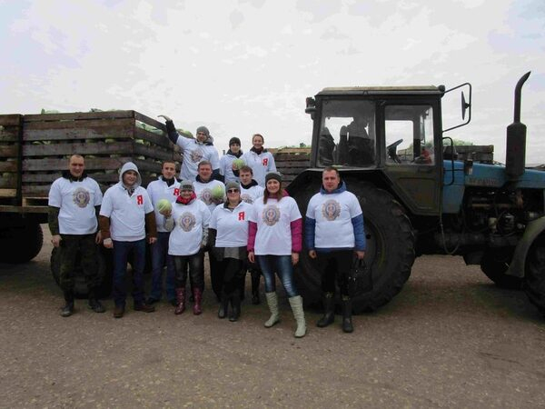 Госадмтехнадзор и Молодая гвардия собрали 20 тонн капусты Госадмтехнадзор и Молодая гвардия собрали 20 тонн капусты