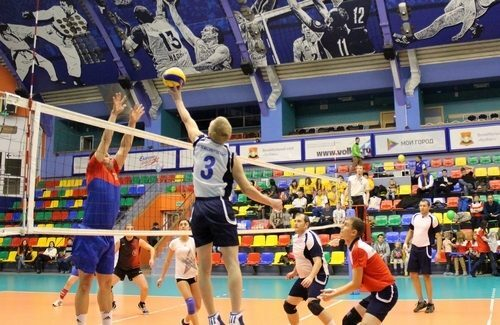 Команда «Кузбассэнергосбыта» сыграла благотворительный волейбольный матч Команда «Кузбассэнергосбыта» сыграла благотворительный волейбольный матч