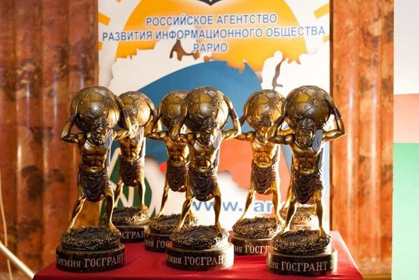 Продолжается выдвижение номинантов на Общественную премию «ГОСГРАНТ 2015» Продолжается выдвижение номинантов на Общественную премию «ГОСГРАНТ 2015»
