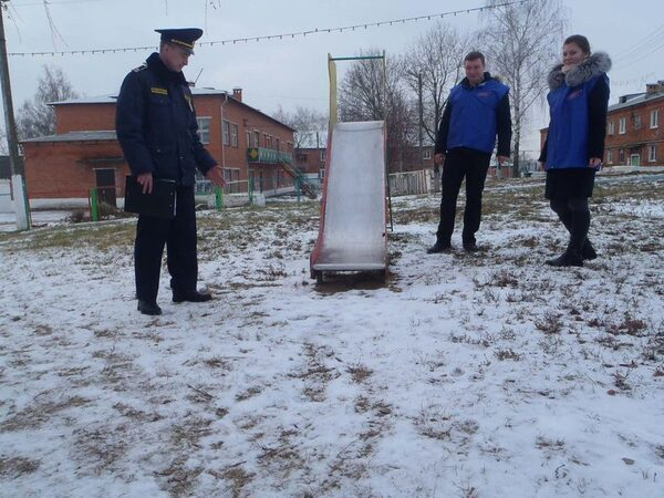 Госадмтехнадзор и «Молодая Гвардия» проверили детские площадки в Серебряно-Прудском районе Госадмтехнадзор и «Молодая Гвардия» проверили детские площадки в Серебряно-Прудском районе