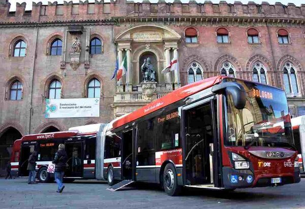 На дорогах Италии появятся гибридные автобусы Iveco Bus Urbanway На дорогах Италии появятся гибридные автобусы Iveco Bus Urbanway