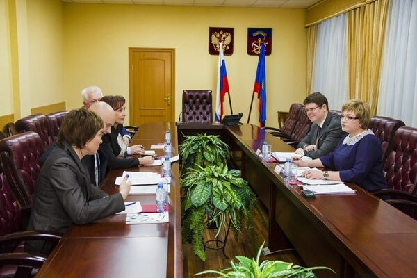 Сопредседатели мурманского штаба ОНФ обсудили с губернатором проблемные вопросы региона Сопредседатели мурманского штаба ОНФ обсудили с губернатором проблемные вопросы региона