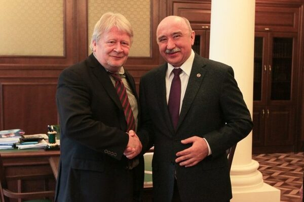 Ильшат Гафуров вручил представителями DAAD памятные медали Ильшат Гафуров вручил представителями DAAD памятные медали