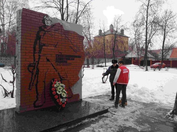 В Серпухове проверили содержание памятников воинской славы в преддверии «Дня Защитника Отечества» В Серпухове проверили содержание памятников воинской славы в преддверии «Дня Защитника Отечества»