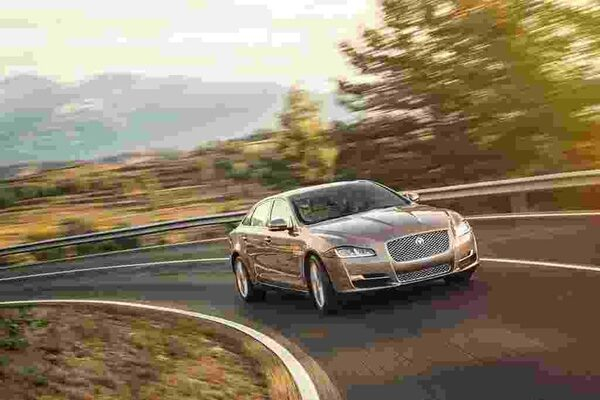 АРТЕКС открыл продажи обновленного Jaguar XJ 2016 модельного года АРТЕКС открыл продажи обновленного Jaguar XJ 2016 модельного года