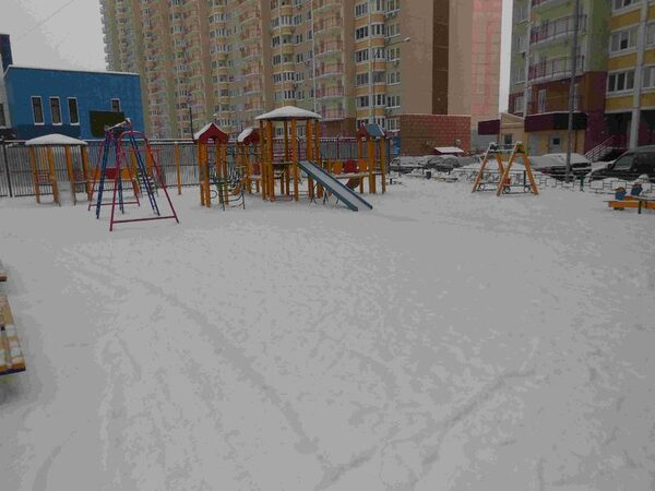 Детская площадка в Дзержинском приведена в порядок Детская площадка в Дзержинском приведена в порядок