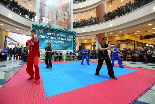 Титулованные спортсмены России и СНГ встретились в «АУРЕ» 23 февраля Титулованные спортсмены России и СНГ встретились в «АУРЕ» 23 февраля