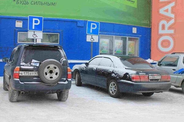 Активисты ОНФ проверили соблюдение правил парковки в местах для инвалидов в Петропавловске-Камчатском Активисты ОНФ проверили соблюдение правил парковки в местах для инвалидов в Петропавловске-Камчатском