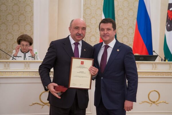 Ректор КФУ награжден памятной медалью Ректор КФУ награжден памятной медалью