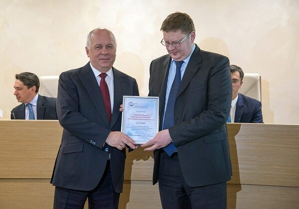 Сергей Чемезов наградил лучшие региональные отделения Союза машиностроителей России Сергей Чемезов наградил лучшие региональные отделения Союза машиностроителей России