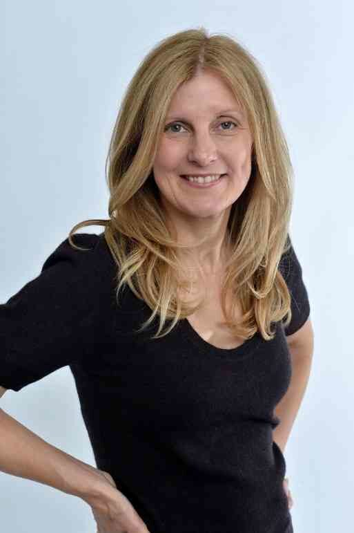 Салли Грин - автор фантастической серии книг «Половинный код» в «Читай-городе» Салли Грин - автор фантастической серии книг «Половинный код» в «Читай-городе»