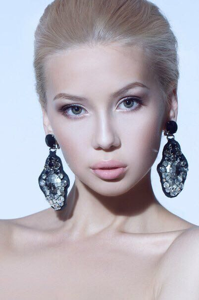 Весна в Москве: модель Виктория Анисимова в нарядах от Алины Асси! Весна в Москве: модель Виктория Анисимова в нарядах от Алины Асси!