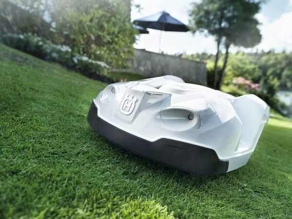 Husqvarna представляет первое приложение для часов Apple Watch(TM), позволяющее управлять газонокосилками-роботами Husqvarna представляет первое приложение для часов Apple Watch(TM), позволяющее управлять газонокосилками-роботами