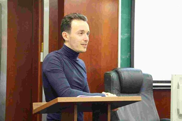 Алексей Зиновкин из «Михайлов и Партнёры» расскажет о специфике российского PR в МГИМО Алексей Зиновкин из «Михайлов и Партнёры» расскажет о специфике российского PR в МГИМО