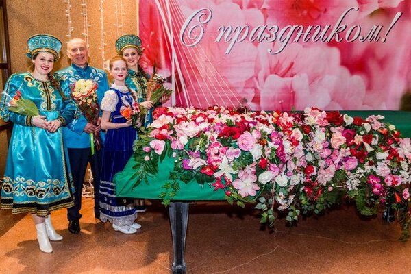 «Яблоневый цвет» покорили сердца череповчан русской песней «Яблоневый цвет» покорили сердца череповчан русской песней