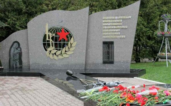 На подмосковных мемориальных комплексах устраняют нарушения На подмосковных мемориальных комплексах устраняют нарушения