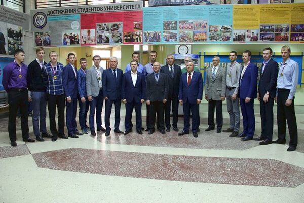 В АлтГУ наградили чемпионов России - волейболистов «Университета» В АлтГУ наградили чемпионов России - волейболистов «Университета»