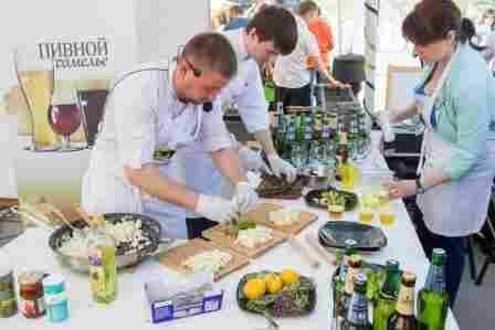 Уникальный образовательный проект «Пивной сомелье» с элементами кулинарного шоу стал изысканным летним подарком для новосибирских любителей пива и высокой кухни Уникальный образовательный проект «Пивной сомелье» с элементами кулинарного шоу стал изысканным летним подарком для новосибирских любителей пива и высокой кухни