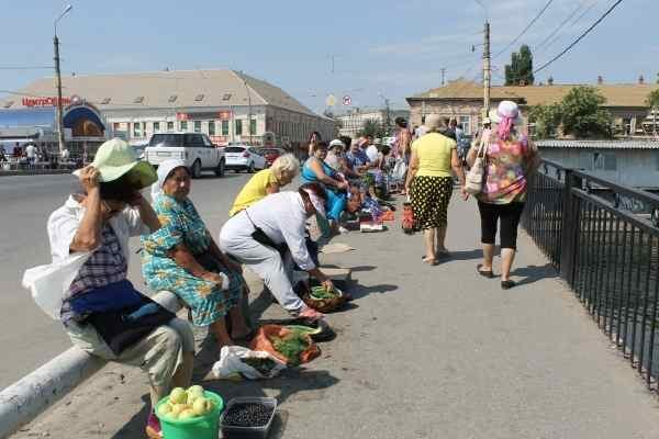Астраханские активисты ОНФ обсудили с властями города выделение торговых мест для дачников Астраханские активисты ОНФ обсудили с властями города выделение торговых мест для дачников
