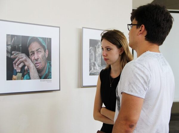 В Курске открылась выставка «Донбасс. Хроники ангелов» В Курске открылась выставка «Донбасс. Хроники ангелов»