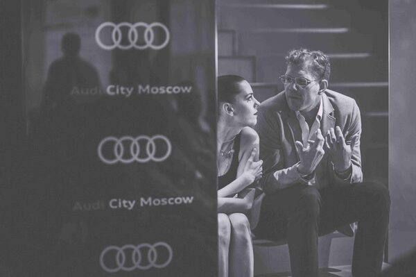 В инновационном шоу-руме Audi City Moscow прошли поэтические чтения театра «Сфера» В инновационном шоу-руме Audi City Moscow прошли поэтические чтения театра «Сфера»