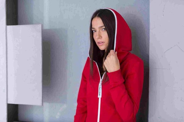 Компания Футужама представила новый бренд уличных комбинезонов The Cave Компания Футужама представила новый бренд уличных комбинезонов The Cave