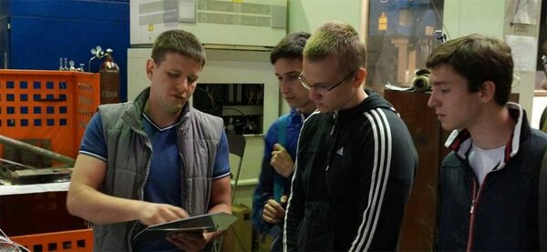 Студенты Механико-Машиностроительного института УрФУ прошли практику в ЗАО «РЦЛТ» Студенты Механико-Машиностроительного института УрФУ прошли практику в ЗАО «РЦЛТ»