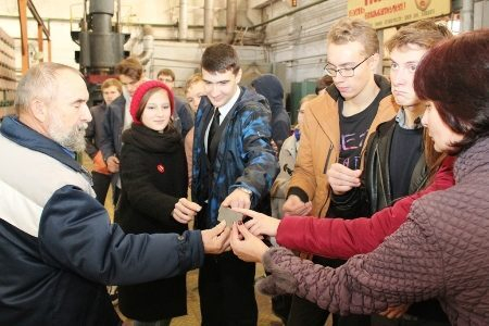 СвердНИИхиммаш провел экскурсию для учащихся гимназии №9 СвердНИИхиммаш провел экскурсию для учащихся гимназии №9