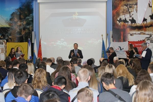 Активисты ОНФ в Астраханской области почтили память Неизвестного солдата Активисты ОНФ в Астраханской области почтили память Неизвестного солдата