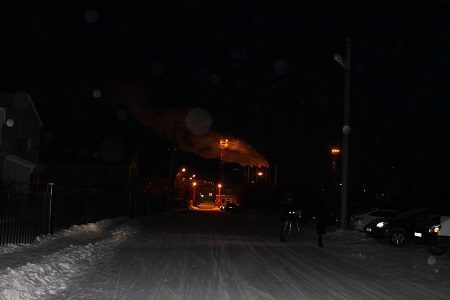 Активисты Народного фронта проверили качество наружного освещения возле школ Салехарда Активисты Народного фронта проверили качество наружного освещения возле школ Салехарда