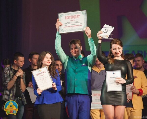 Победителем IХ фестиваля команд Барнаульской Лиги КВН «Кубок Молодого избирателя» стала команда АлтГУ Победителем IХ фестиваля команд Барнаульской Лиги КВН «Кубок Молодого избирателя» стала команда АлтГУ