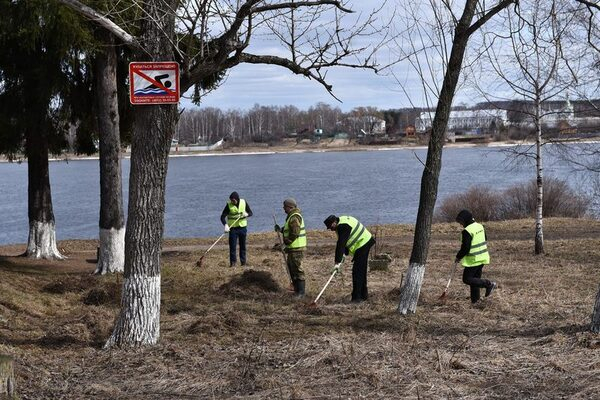 Сотрудники сети строительных гипермаркетов «К-раута» помогли благоустроить Павловскую рощу к летнему сезону Сотрудники сети строительных гипермаркетов «К-раута» помогли благоустроить Павловскую рощу к летнему сезону